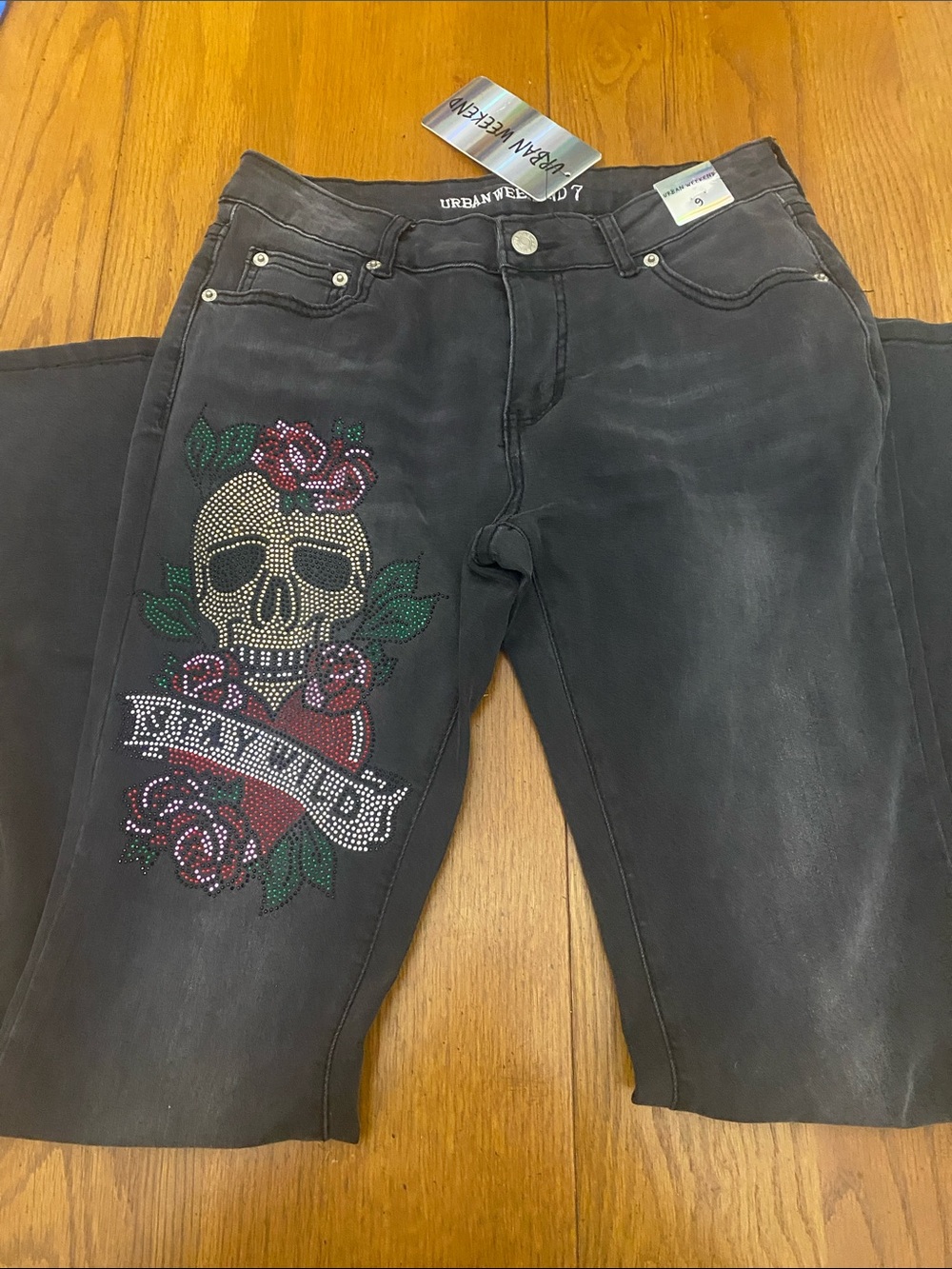 Urban Weekend 7 Black Embellished Shiny Skull & Rose Jeans Size 9 NWT